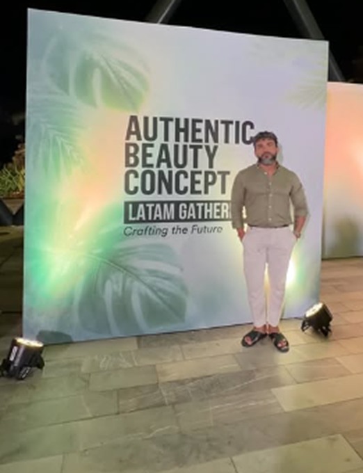 Larry Yacomelo en el Authentic Beauty Concept Latam Gathering
